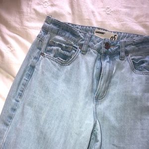 Light wash mom jeans
